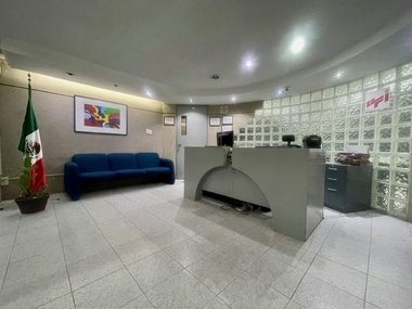 Oficina Amueblada en Venta Piso 1 en Calz. Gral, M. Escobedo en Col. Anzurez — fotografía 2