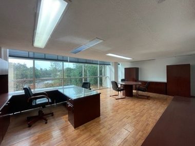 Oficina Amueblada en Venta Piso 1 en Calz. Gral, M. Escobedo en Col. Anzurez — fotografía 5